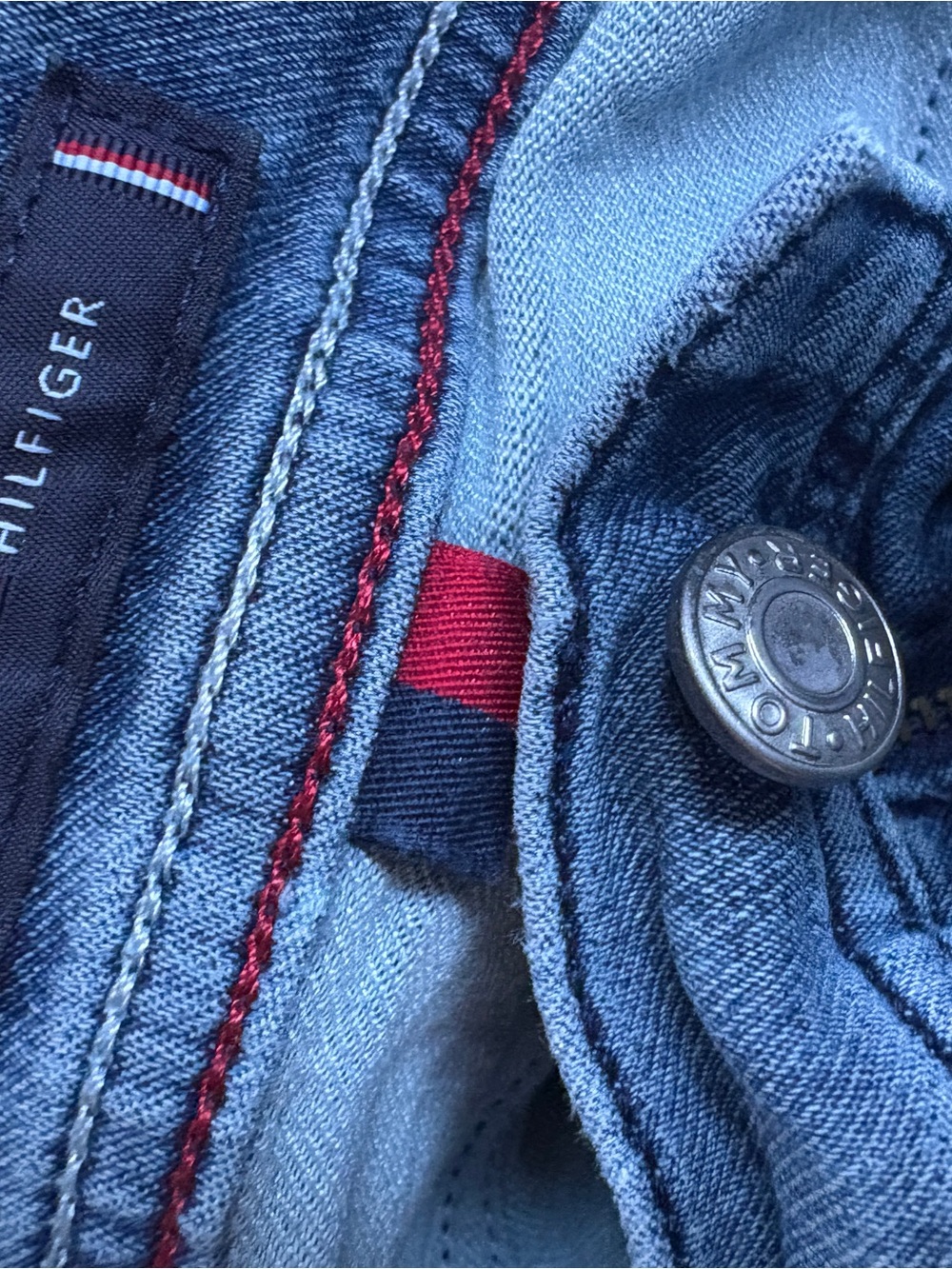 Tommy Hilfiger Light Wash High-Rise  Jeans. So soft!!! 30x30 - Picture 2 of 6